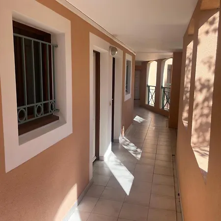 De Charme Avec Piscine A Debordement Cannes