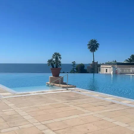 Apartament De Charme Avec Piscine A Debordement
